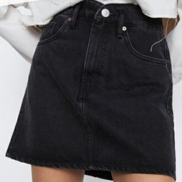 Pre-loved Zara Black Denim Raw Hem Mini Skirt - Size 24 - Picture 1 of 6